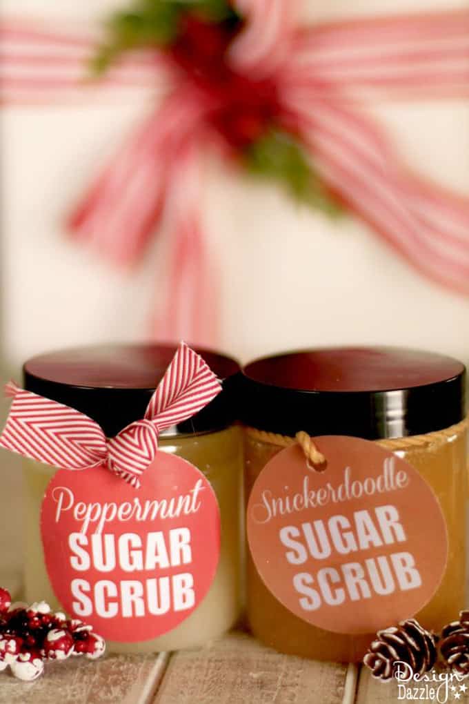 Who wouldn't love to receive darling, scented sugar scrubs as a present? Sugar scrubs smell yummy and make your skin feel silky smooth. | sugar scrub gift ideas | homemade holiday gifts | homemade sugar scrubs | free holiday printables | holiday sugar scrub recipes || Design Dazzle #sugarscrub #holidaysugarscrub #sugarscrubrecipe 