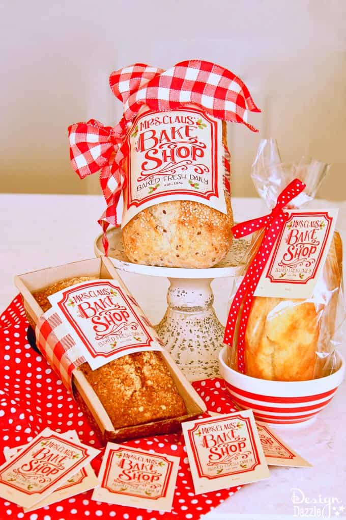 These Mrs. Claus Bake Shop printables would go perfect with a plate of cookies or on some banana bread. Which would make this a fantastic neighbor gift! | Design Dazzle