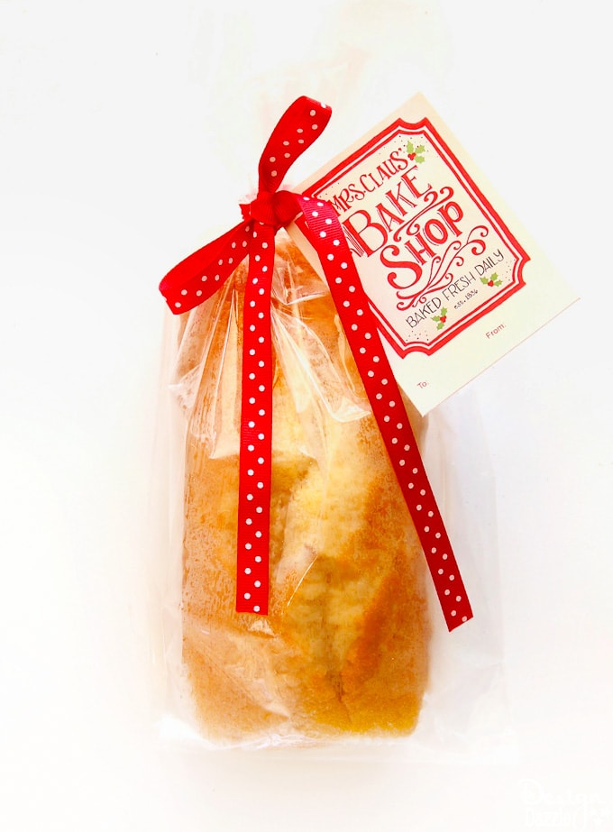 These Mrs. Claus Bake Shop printables would go perfect with a plate of cookies or on some banana bread. Which would make this a fantastic neighbor gift! | Design Dazzle These Mrs. Claus Bake Shop printables would go perfect with a plate of cookies or on some banana bread. Which would make this a fantastic neighbor gift! | Design Dazzle