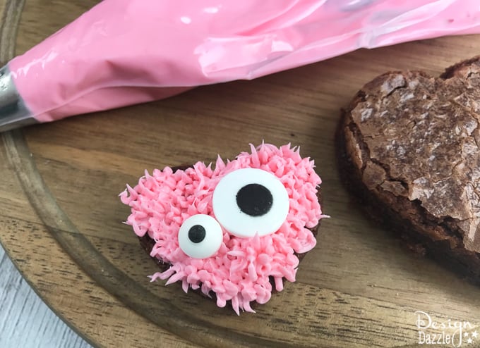 Are you in charge your child's class party? These adorable monster heart brownies are a very fast and easy dessert to make for Valentine's Day! | Design Dazzle