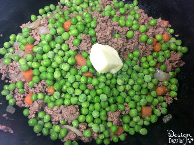 Because how perfect would it be to have an Irish feast to honor Irish ancestors for St. Patrick's day? Try this Delicious Irish Shepherd's Pie! | Design Dazzle