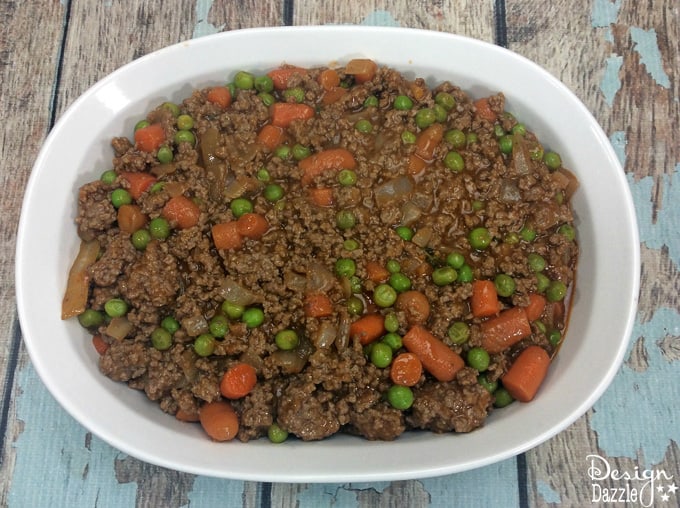 Because how perfect would it be to have an Irish feast to honor Irish ancestors for St. Patrick's day? Try this Delicious Irish Shepherd's Pie! | Design Dazzle