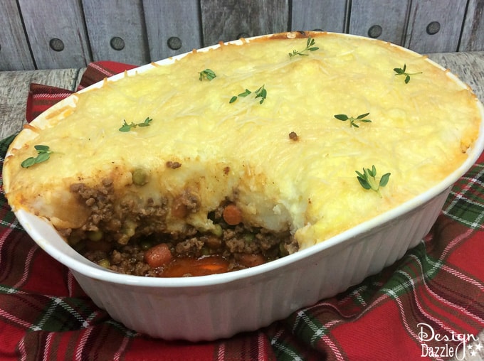 Because how perfect would it be to have an Irish feast to honor Irish ancestors for St. Patrick's day? Try this Delicious Irish Shepherd's Pie! | Design Dazzle