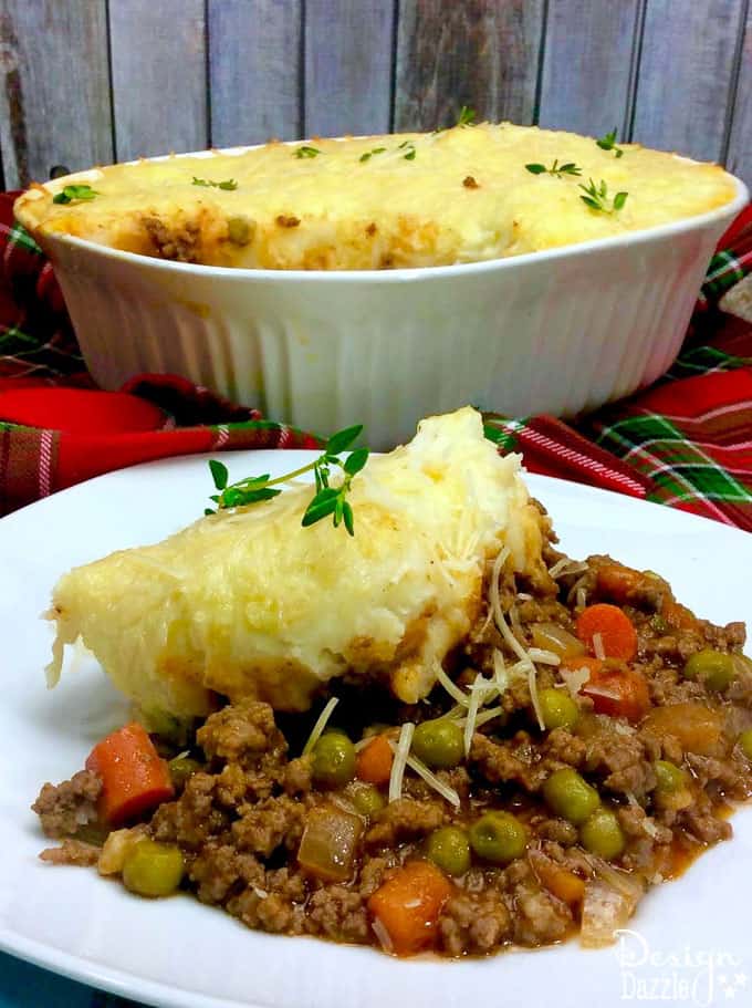 Because how perfect would it be to have an Irish feast to honor Irish ancestors for St. Patrick's day? Try this Delicious Irish Shepherd's Pie! | Design Dazzle