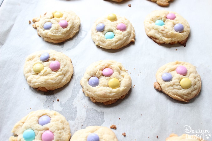 These delicious spring sugar cookies are as delicious as they are cute! You and your family will absolutely love trying out a new recipe and making them together! | Design Dazzle