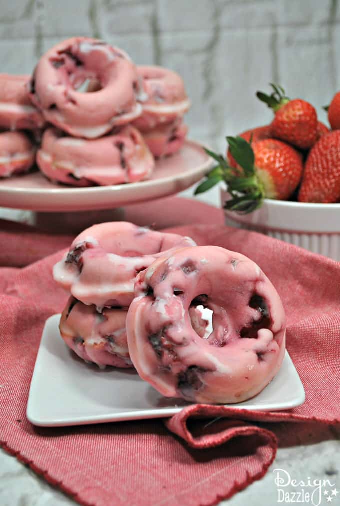 The step by step instructions and recipe to make these baked yummy strawberry donuts for yourself! This is a recipe that your family will LOVE!  | Design Dazzle