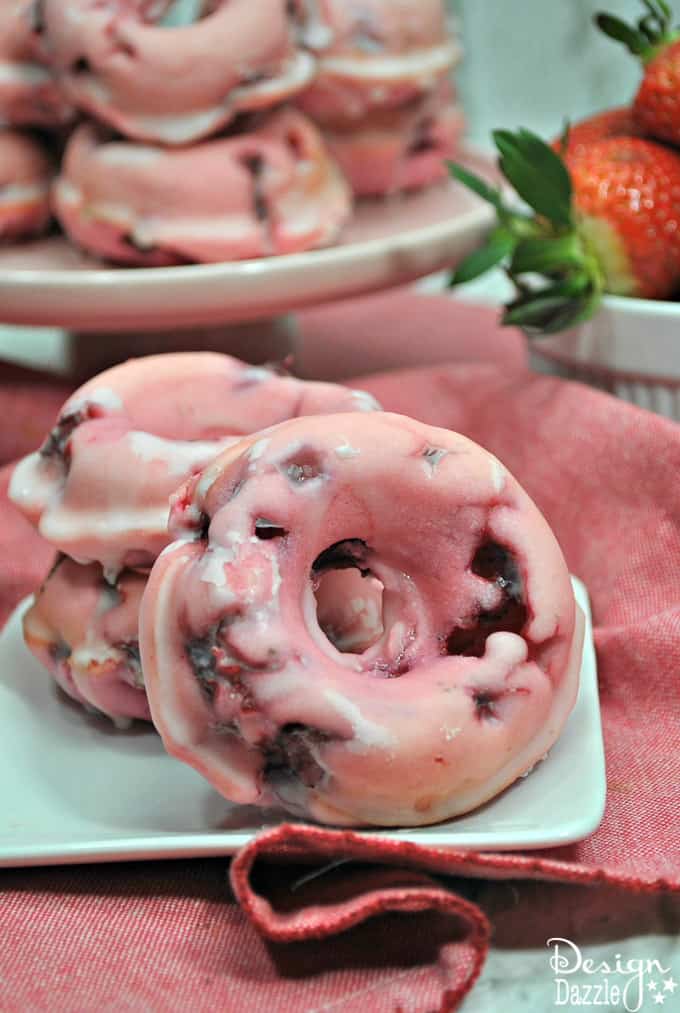 The step by step instructions and recipe to make these baked yummy strawberry donuts for yourself! This is a recipe that your family will LOVE!  | Design Dazzle