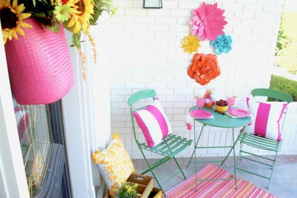 Front Porch Summer Decor. Beautiful hues of pink, yellow, orange, and more make for a colorful and happy porch | Design Dazzle