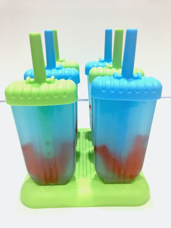 These underwater popsicles are perfect to cool off under the summer heat! It's as easy as 1-2-3! Even the kids can make their own with very little help. It's also a fun treat for ocean or water themed parties!