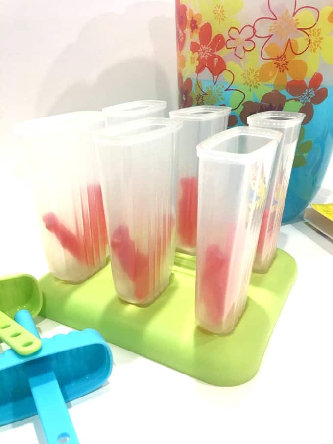 These underwater popsicles are perfect to cool off under the summer heat! It's as easy as 1-2-3! Even the kids can make their own with very little help. It's also a fun treat for ocean or water themed parties!