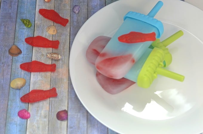 These underwater popsicles are perfect to cool off under the summer heat! It's as easy as 1-2-3! Even the kids can make their own with very little help. It's also a fun treat for ocean or water themed parties!