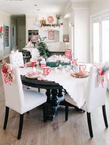 Christmas farmhouse featured