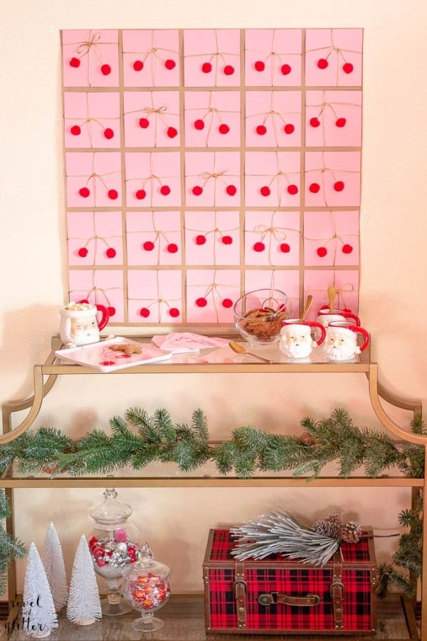 I'm sharing a fun Christmas present party backdrop. I'm always sharing with my reader's easy DIY ideas and I'm often inspired by fun, everyday objects. 