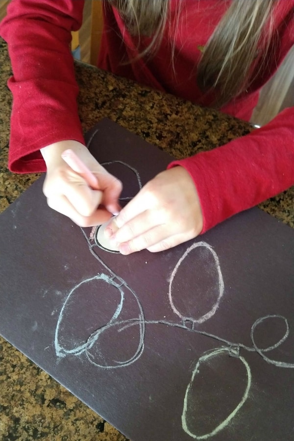 Christmas light chalk art is a fun and easy craft to do during the holidays. Great for kids of all ages!