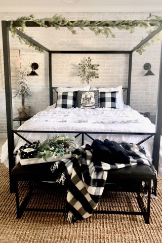 Decorating my guest bedroom for Christmas | Design Dazzle