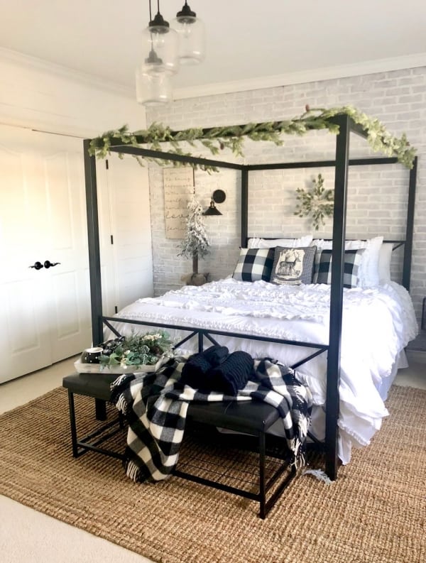 Decorating my guest bedroom for Christmas | Design Dazzle