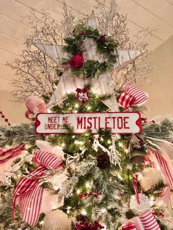 My husband says this is his favorite Christmas tree I've ever designed. Check it out! I shared lots of pictures of my Christmas decor 2018! - Design Dazzle