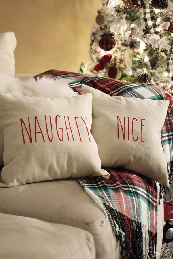 Do you love the farmhouse trend? Add some farmhouse cheer to your home decor with these Rae Dunn inspired DIY Christmas Pillows! 