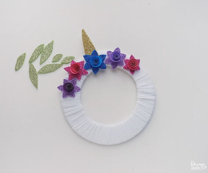 Make this super cute DIY unicorn wreath for your kid's room! It's so quick and easy to make! It's also a nice decor for your unicorn themed party! - Design Dazzle