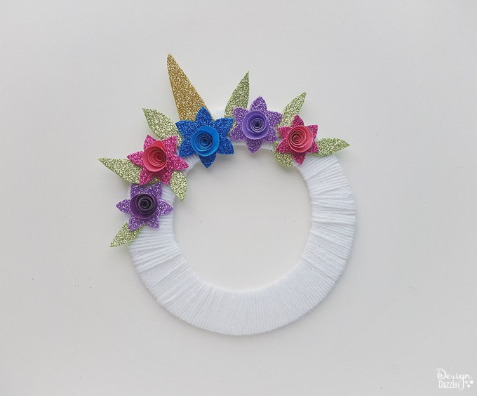 Make this super cute DIY unicorn wreath for your kid's room! It's so quick and easy to make! It's also a nice decor for your unicorn themed party! - Design Dazzle