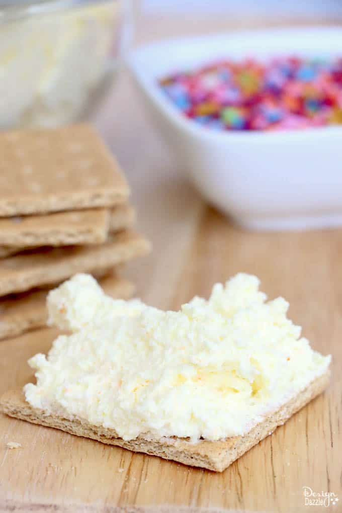 These cute stuffed graham crackers are a great afternoon snacks for the kiddos! Absolutely easy to make! Have fun preparing them, especially when it comes to the sprinkles! - Design Dazzle