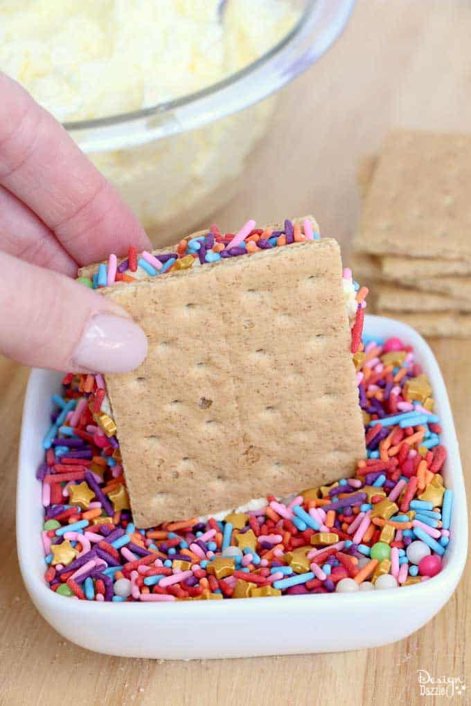 These cute stuffed graham crackers are a great afternoon snacks for the kiddos! Absolutely easy to make! Have fun preparing them, especially when it comes to the sprinkles! - Design Dazzle