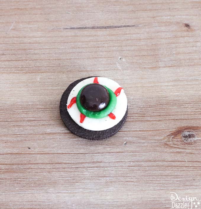 What better way to celebrate Halloween than by making Edible Halloween Treats for Kids WITH your kids? Find the instructions below! | Design Dazzle Edible halloween treats for kids 8
