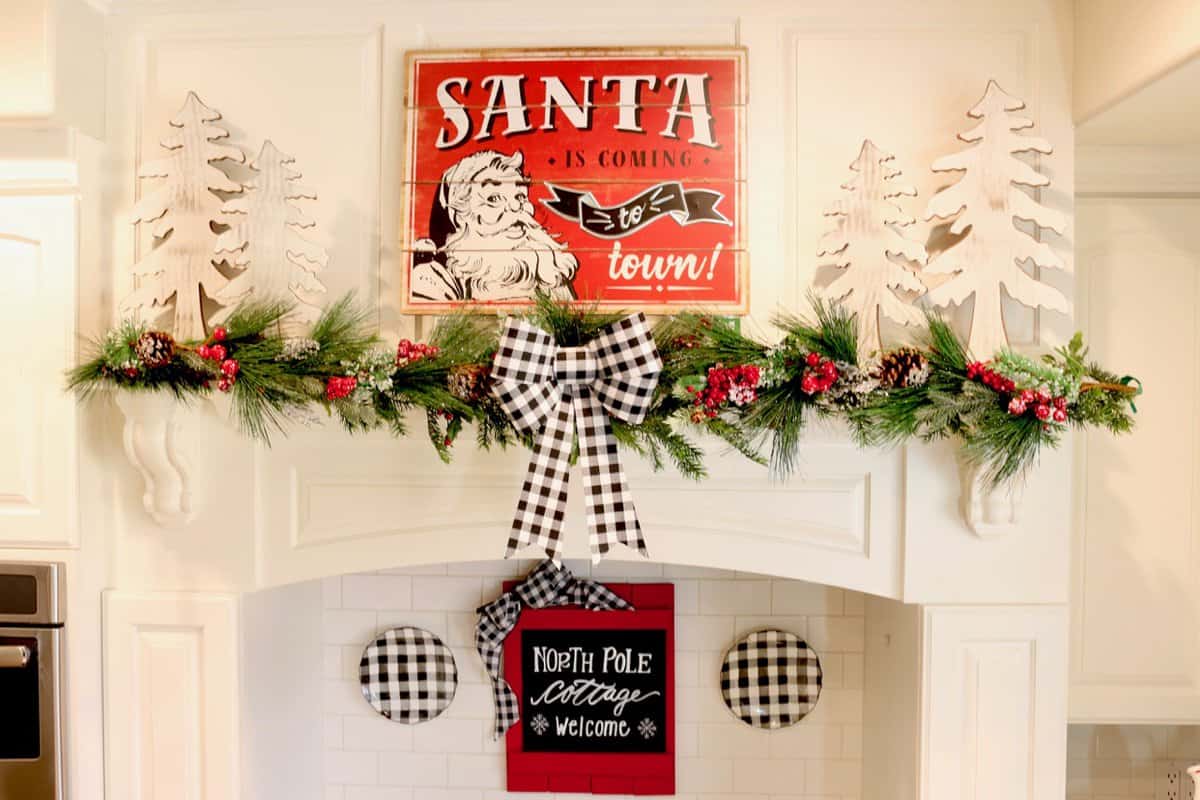 Tips on decorating your kitchen for Christmas!