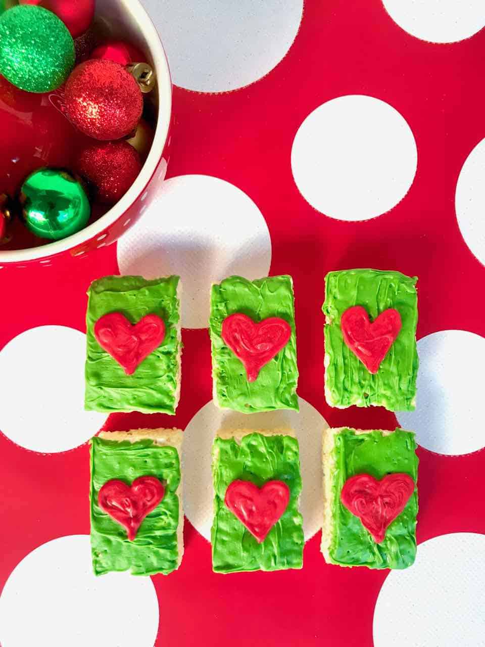 Would you like to make the perfect treat to eat while watching a favorite Christmas movie The Grinch? Make these quick and easy Grinch Treats! 