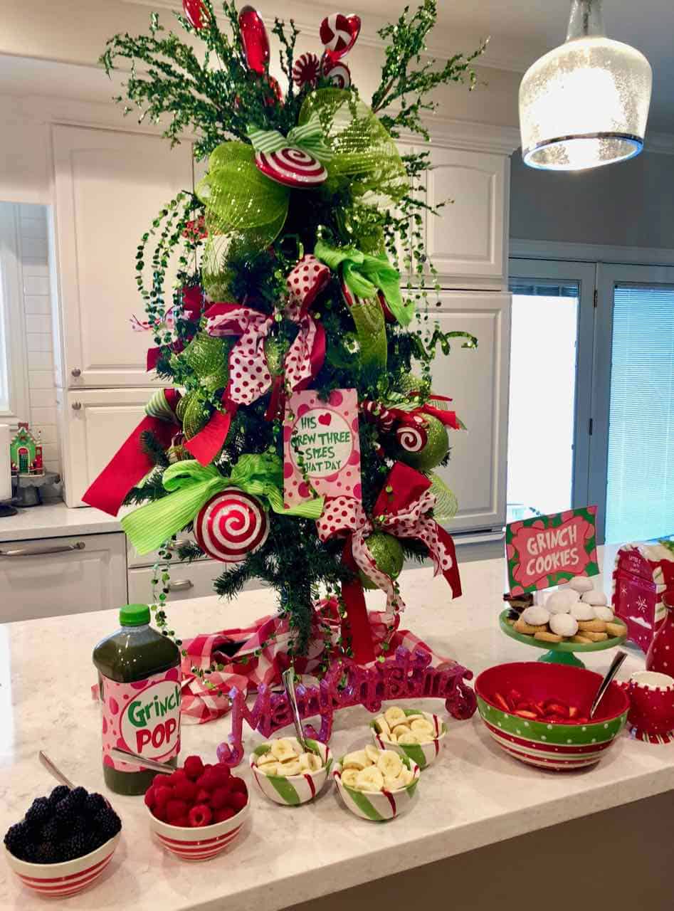 Looking for fun Chritsmas breakfast ideas? Check out this exciting Grinch themed Christmas breakfast! The colors, decor, food, all yell Grinch! 