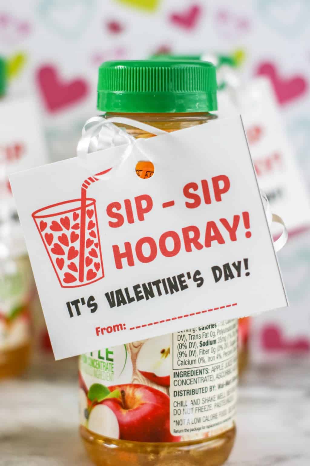 Sip-Sip Hooray! It's Valentine's Day! How adorable is this free printable? This would be so cute to give out to your kids' classes OR as a neighbor gift! | Design Dazze