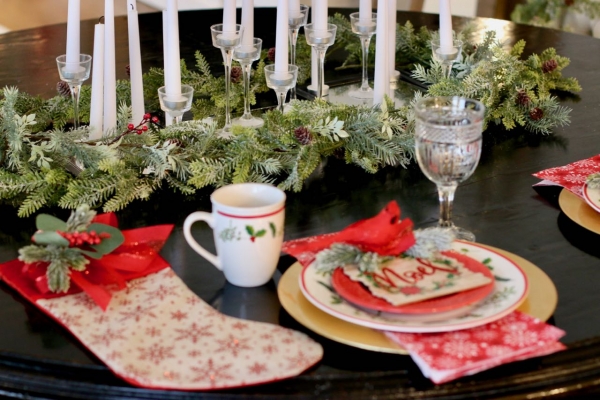 Decorating a holiday table using dollar store decorations! Design Dazzle