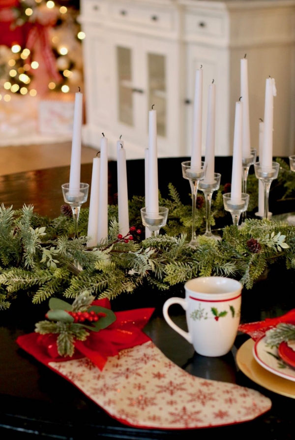 Decorating a holiday table using dollar store decorations! Design Dazzle