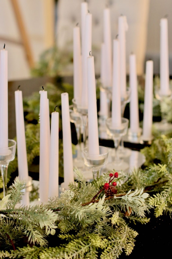 Decorating a holiday table using dollar store decorations! Design Dazzle