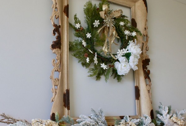 How to Decorate a Christmas Mantel