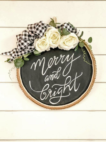 Farmhouse Merry & Bright sign