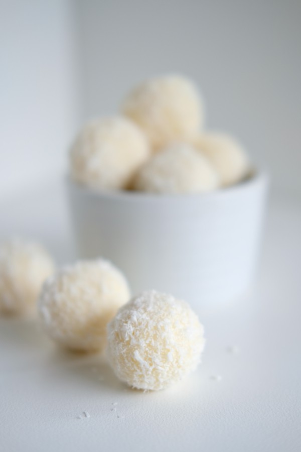 White chocolate coconut truffles 6