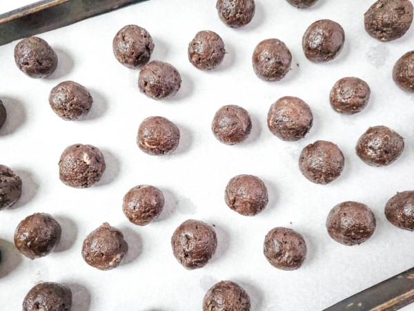 No Bake Valentine Oreo Truffles process