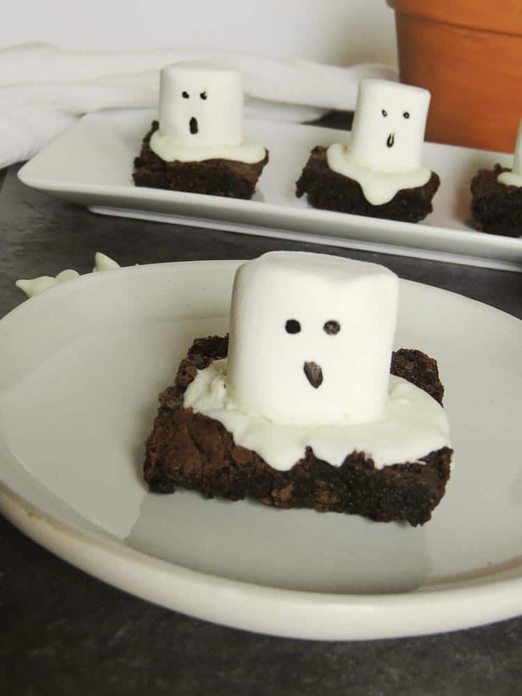 Spooky good ghost brownies Halloween recipe. 