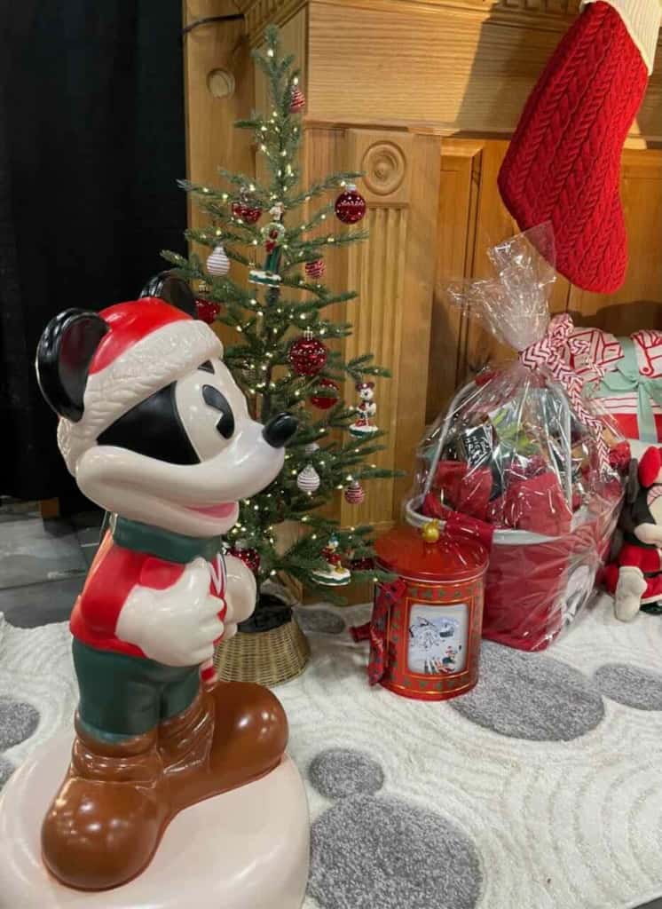 Mickey Christmas decor ideas