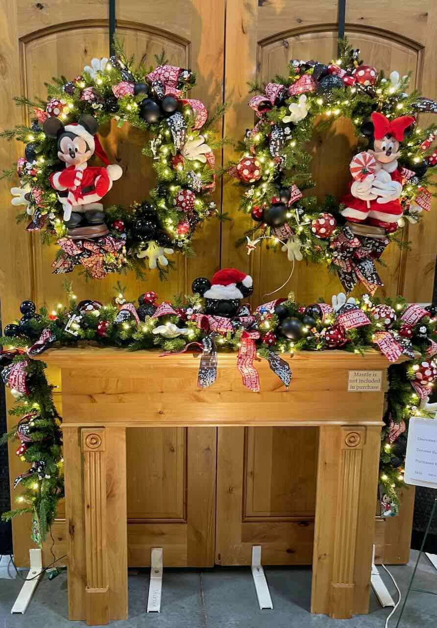 Mickey And Minnie Christmas Decorating Ideas - Design Dazzle