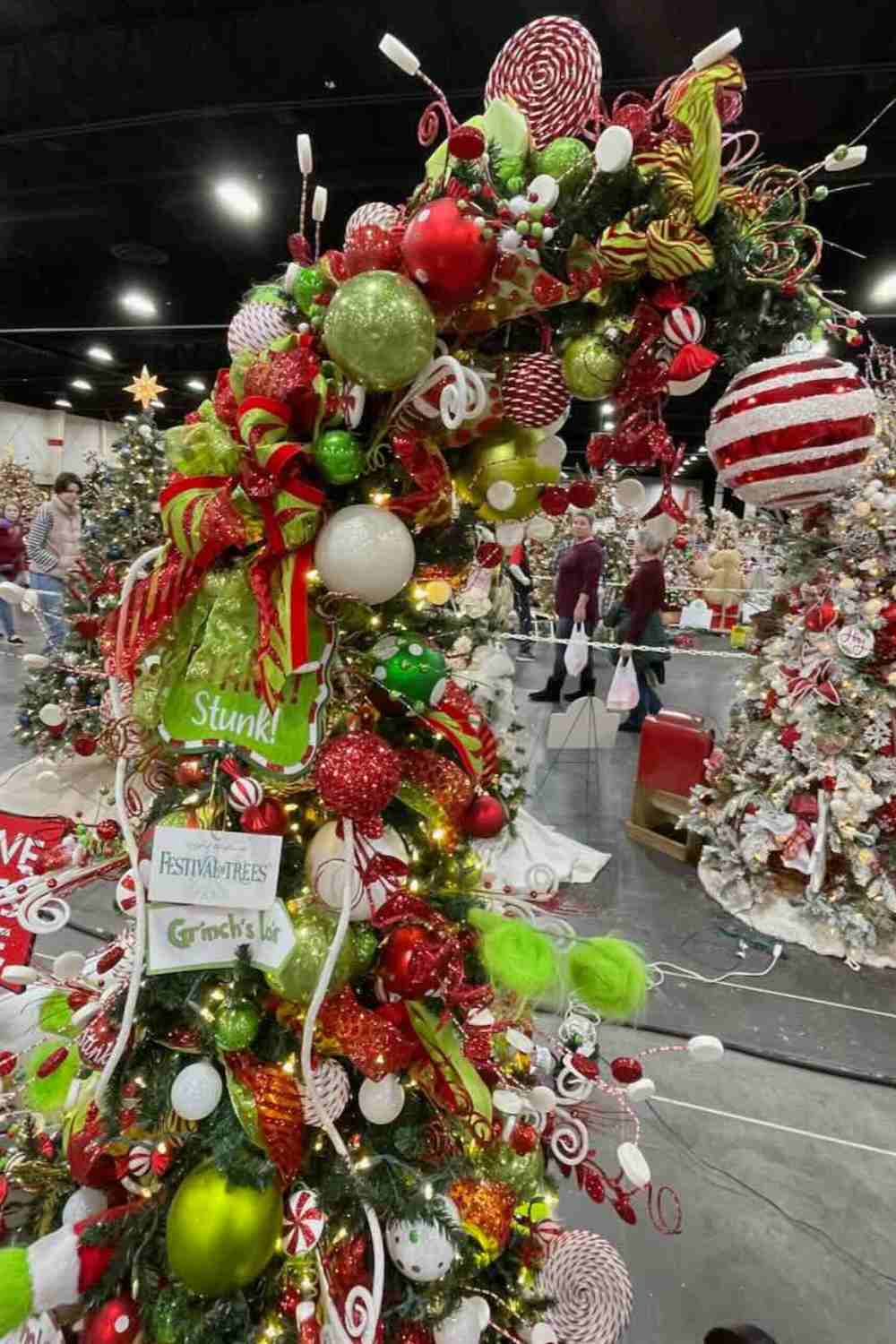 20+ Spectacular Grinch Christmas Tree Ideas